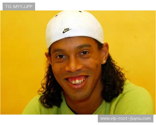 小罗笑容回归,花式过人引全场欢呼 小罗笑容回归,花式过人引全场欢呼