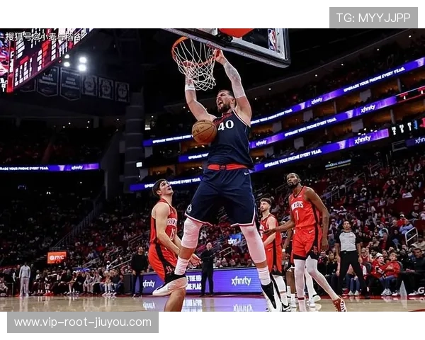 快船低位强打训练，内线配合更为紧密